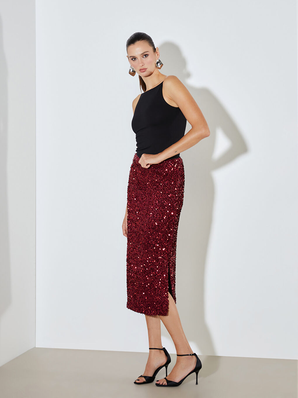 Bordo Dar Fit Pul Payetli Yırtmaçlı Etek-1