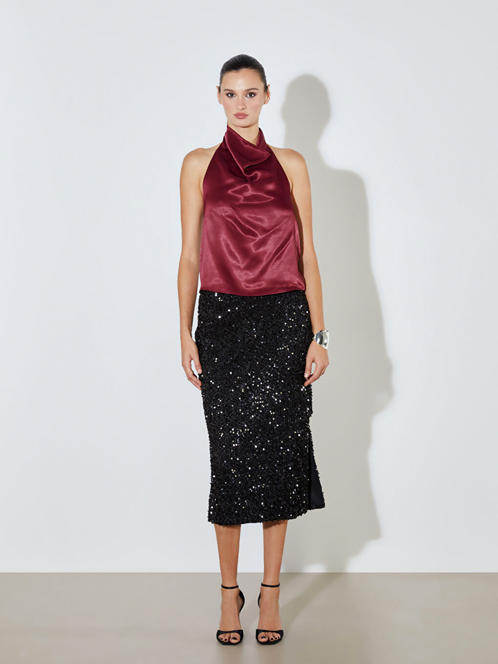 Siyah Dar Fit Pul Payetli Yırtmaçlı Etek-1