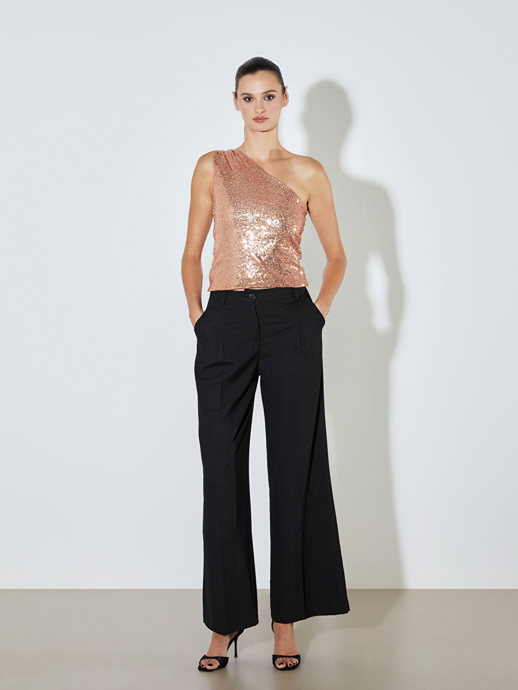 Sarı Tek Omuz Pul Payetli Bluz-1