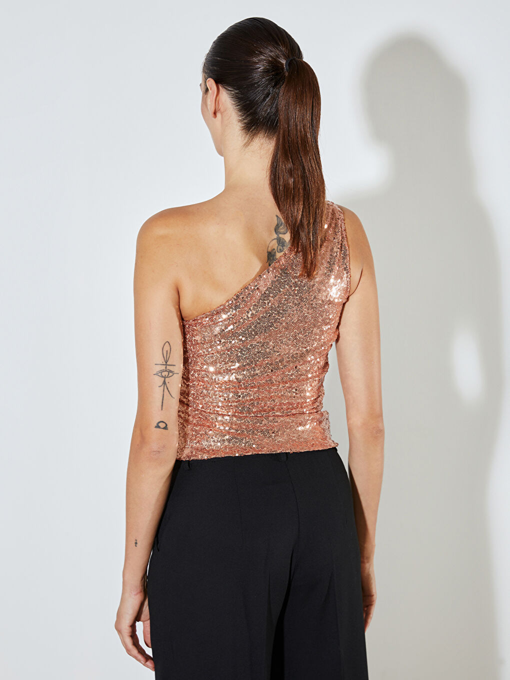 Sarı Tek Omuz Pul Payetli Bluz-3