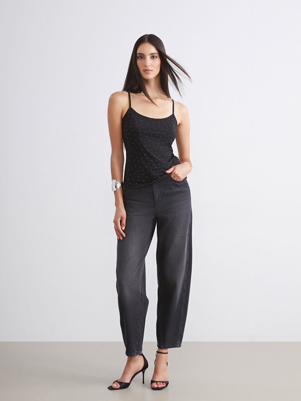 Siyah Kare Yaka Taşlı Kadın Atlet-1