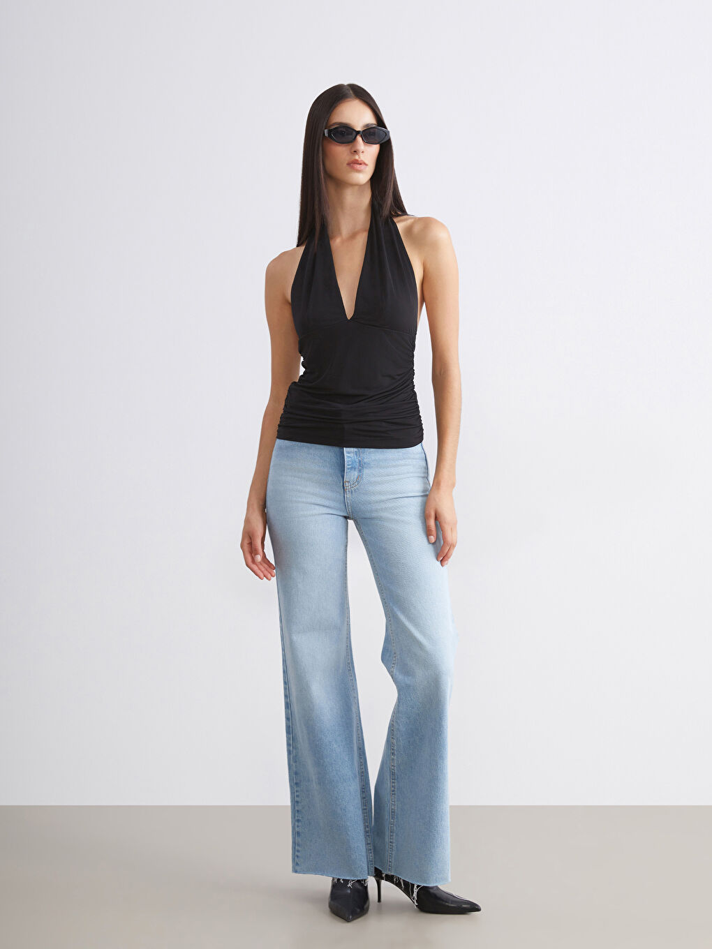 Siyah Halter Yaka Büzgülü Bluz-1