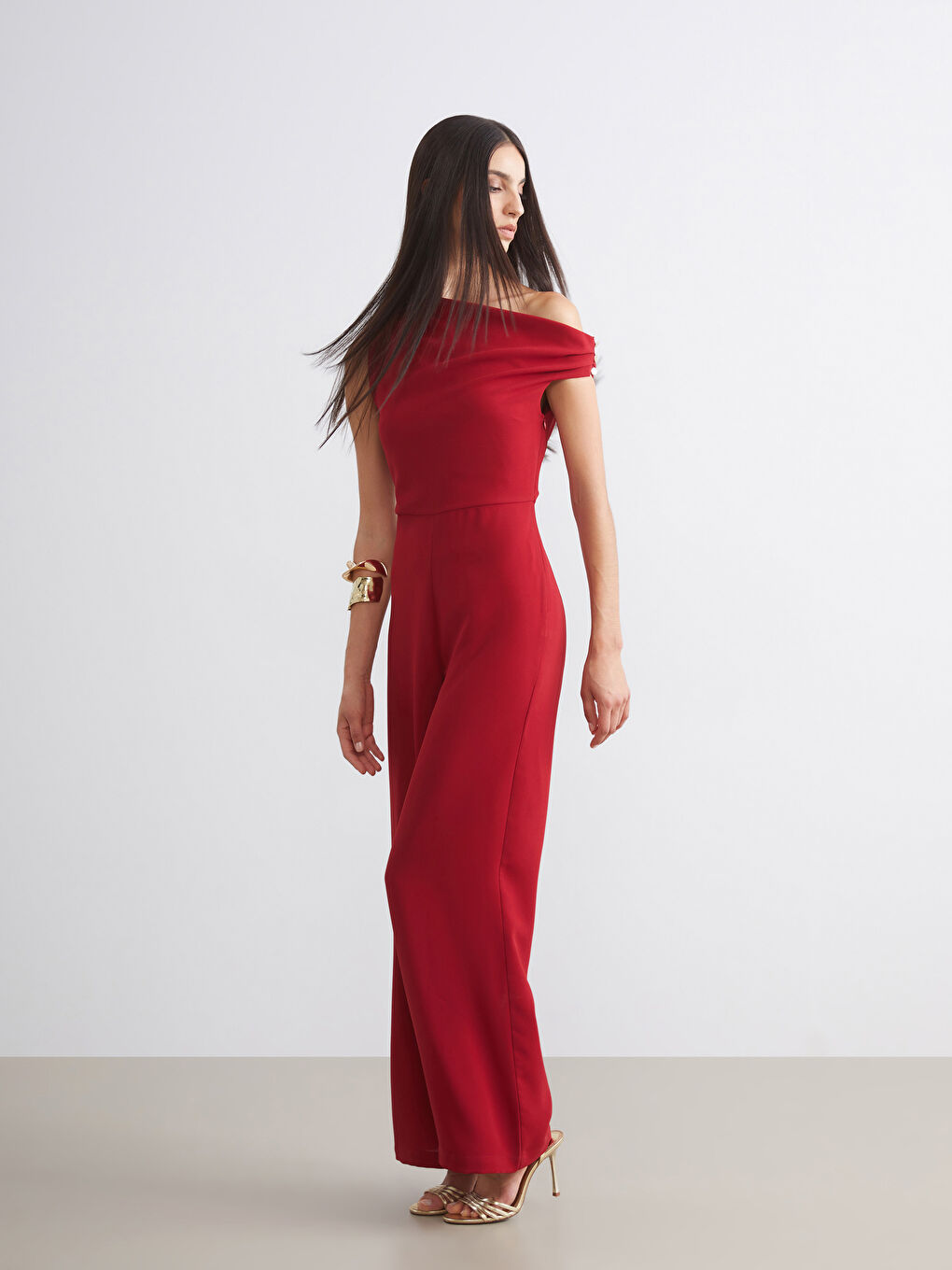 Kırmızı Kayık Yaka Büzgülü Kadın Tulum