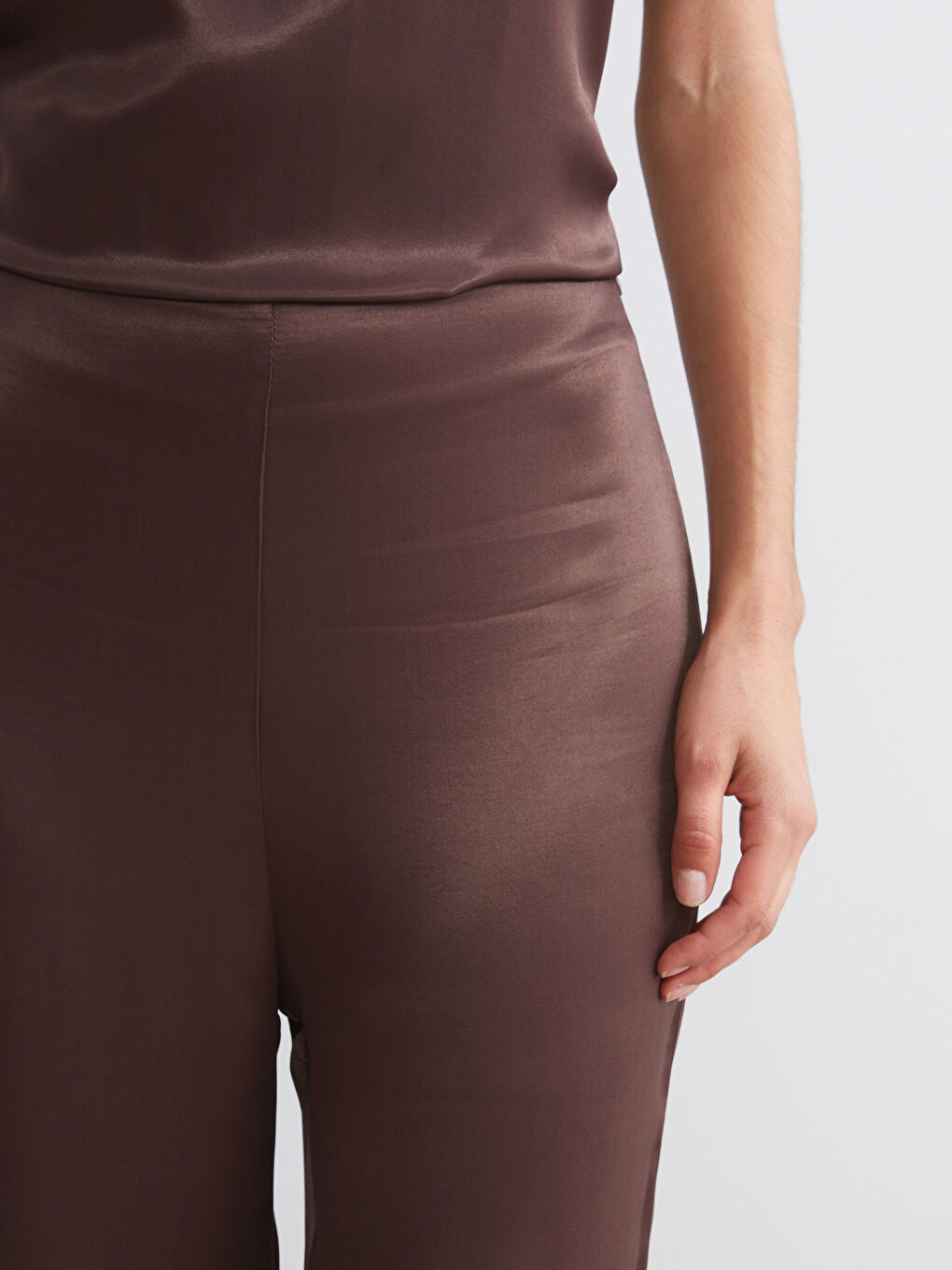 Kahverengi Loose Fit Saten Kadın Pantolon-2