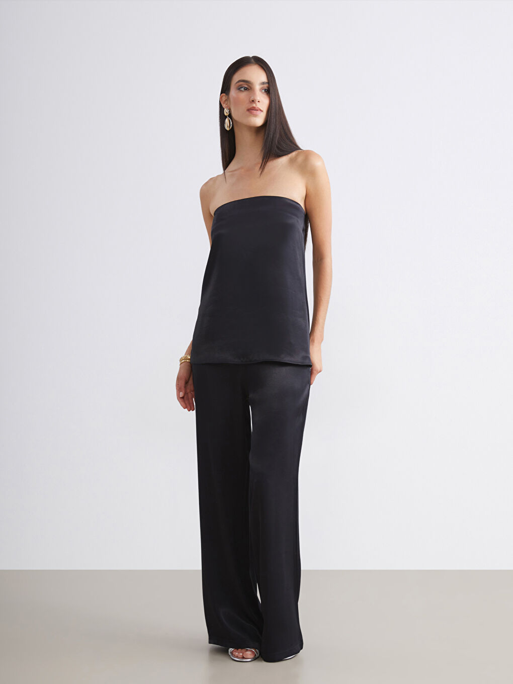 Siyah Straplez Yaka Saten Bluz-1