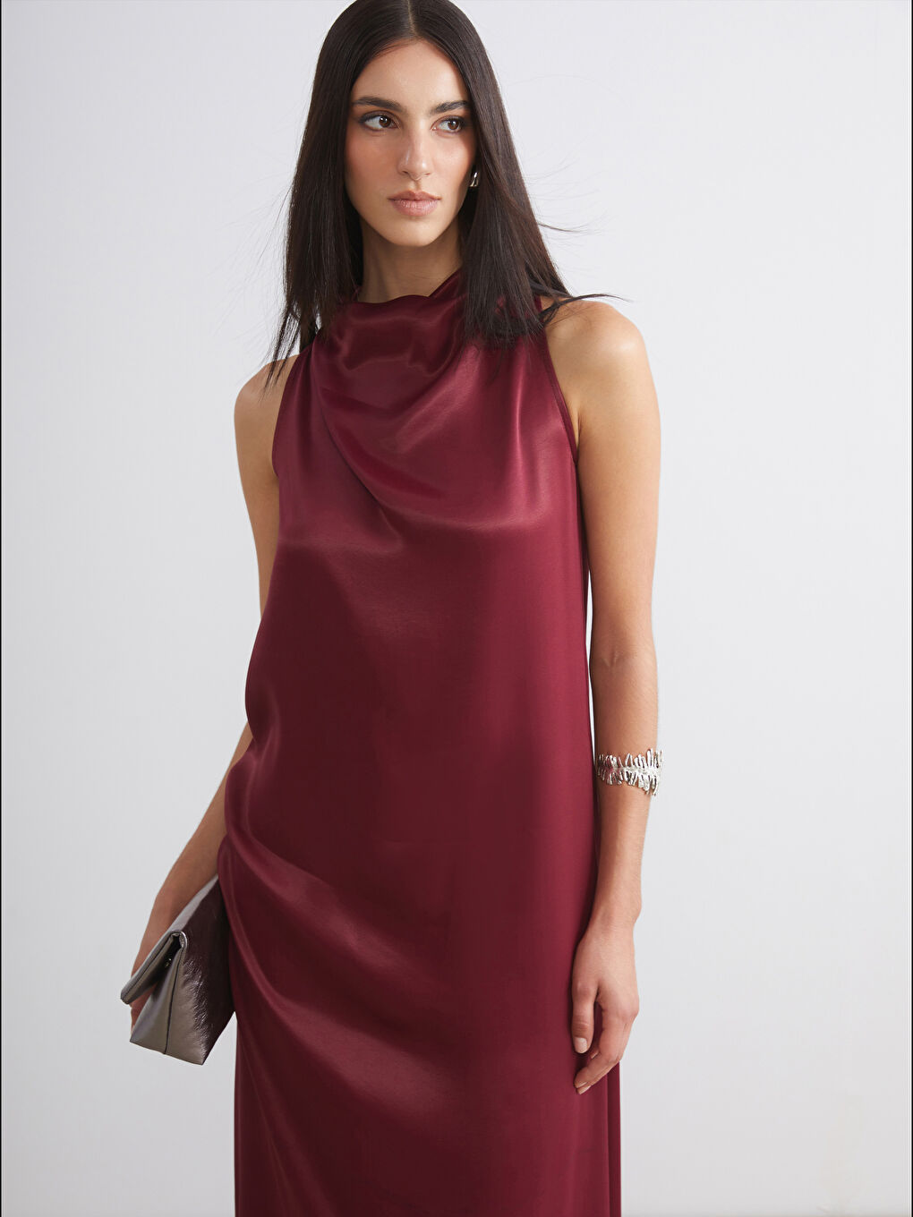 Bordo Dökümlü Yaka Saten Elbise-1