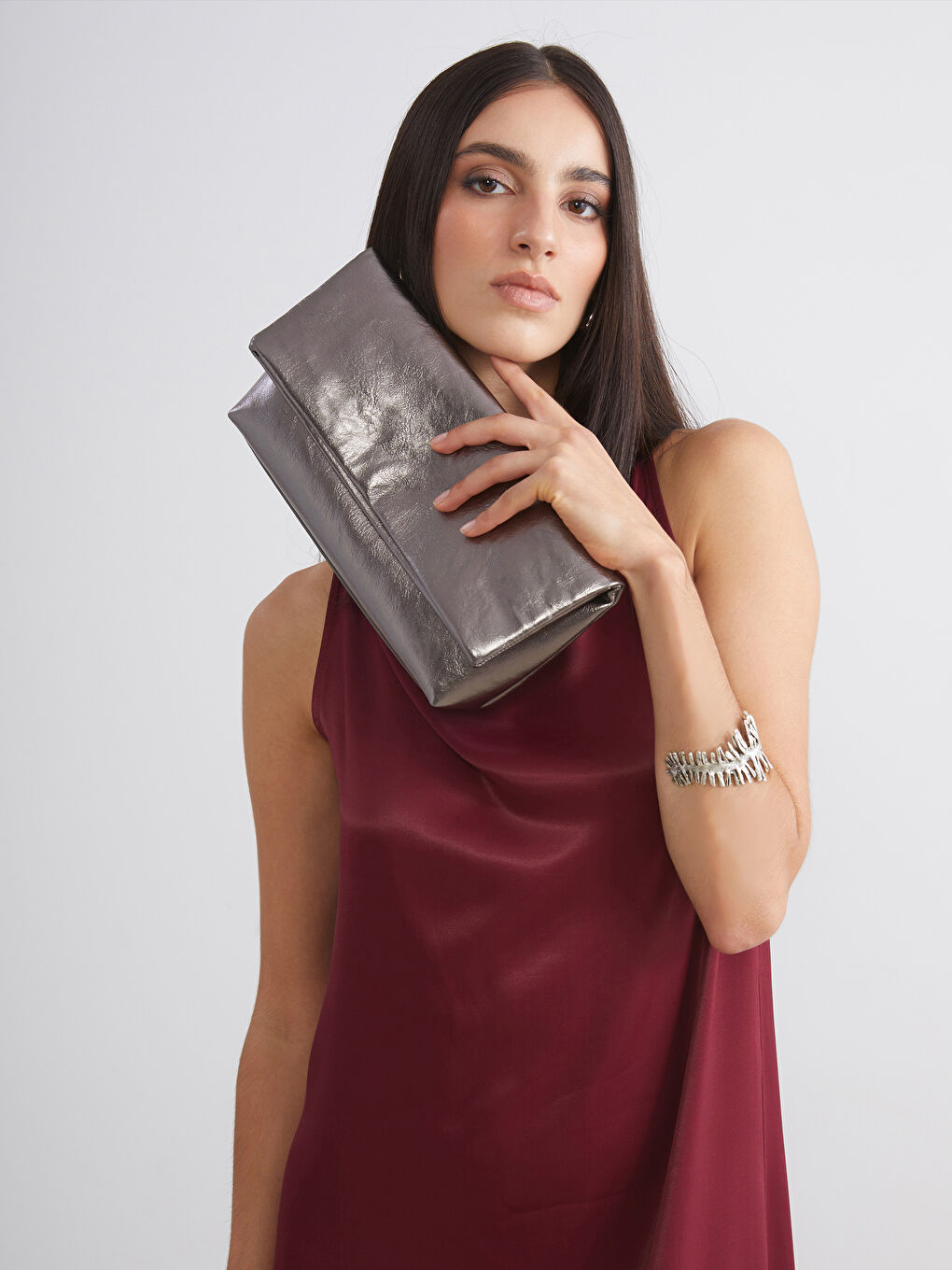 Bordo Dökümlü Yaka Saten Elbise-3