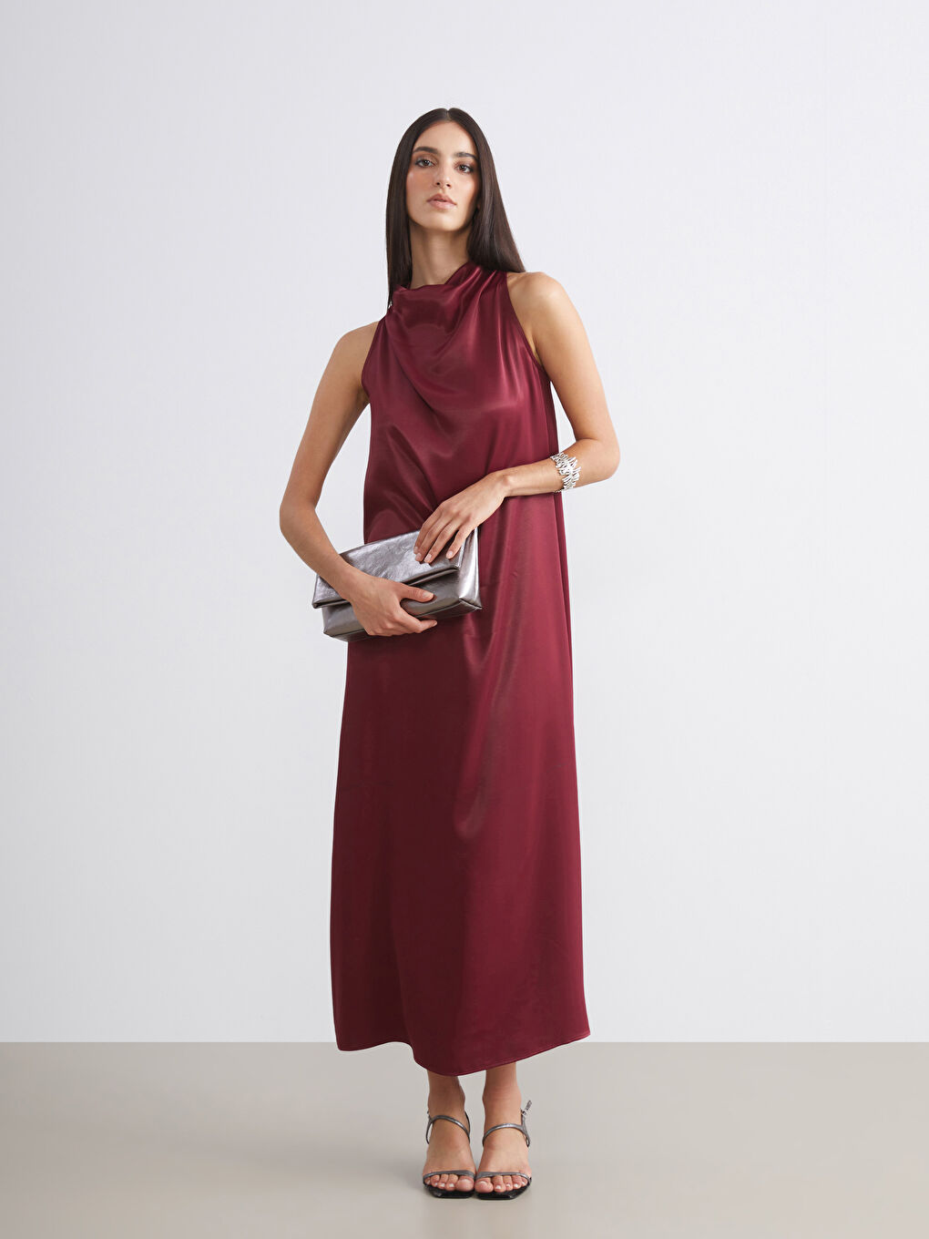 Bordo Dökümlü Yaka Saten Elbise-4