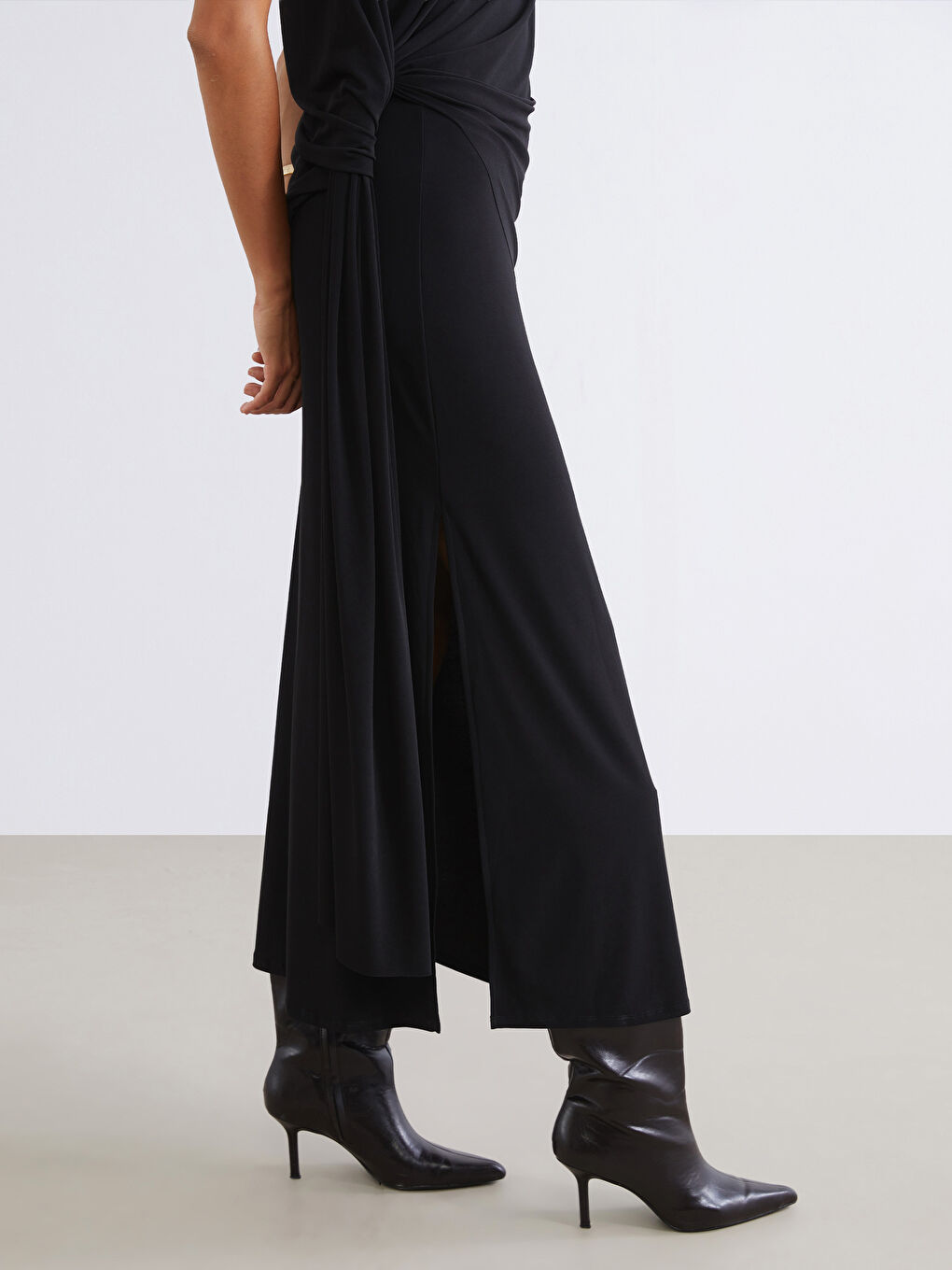 Siyah Bisiklet Yaka Büzgülü Yırtmaçlı Abiye Elbise-2