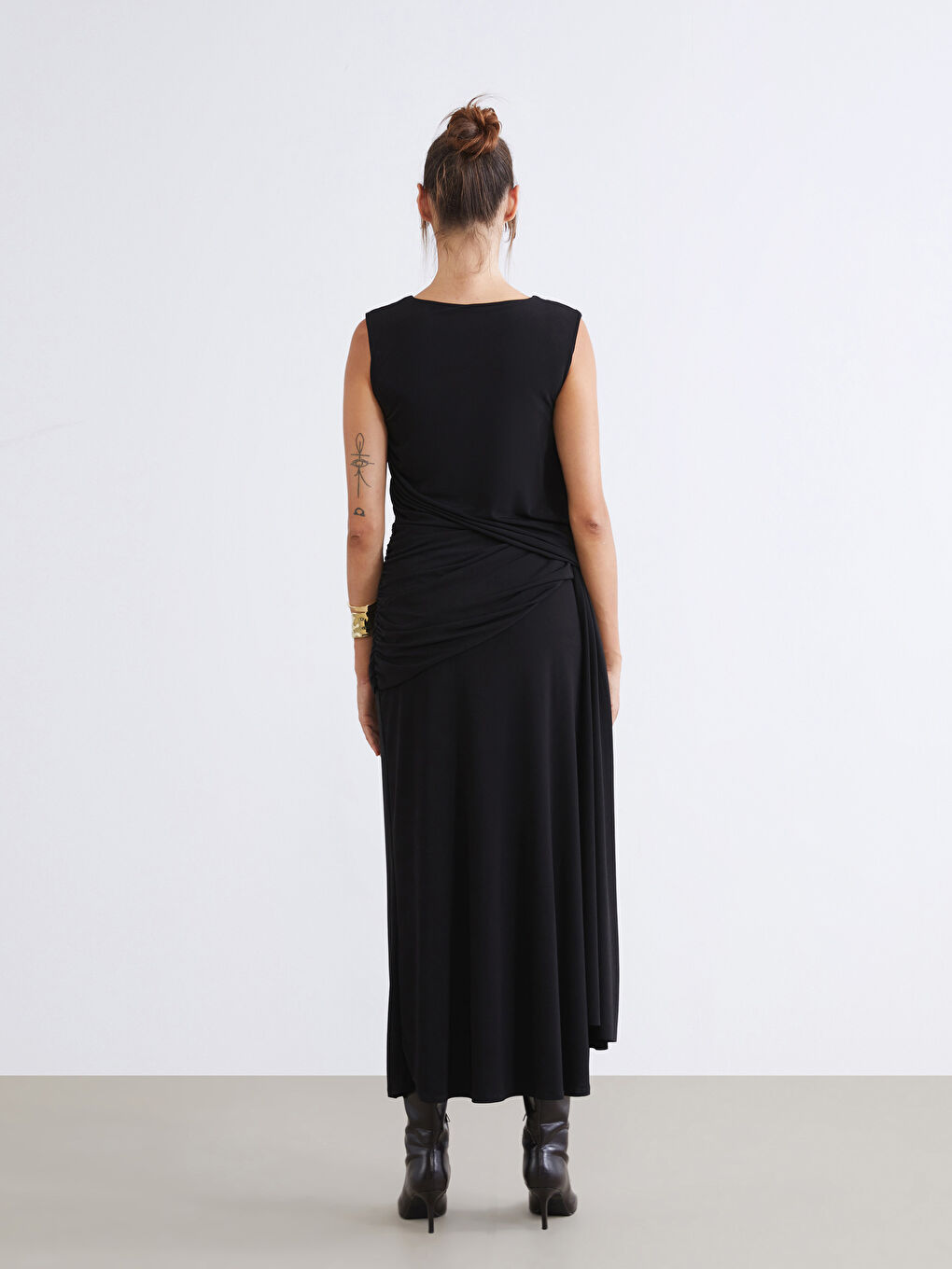 Siyah Bisiklet Yaka Büzgülü Yırtmaçlı Abiye Elbise-3