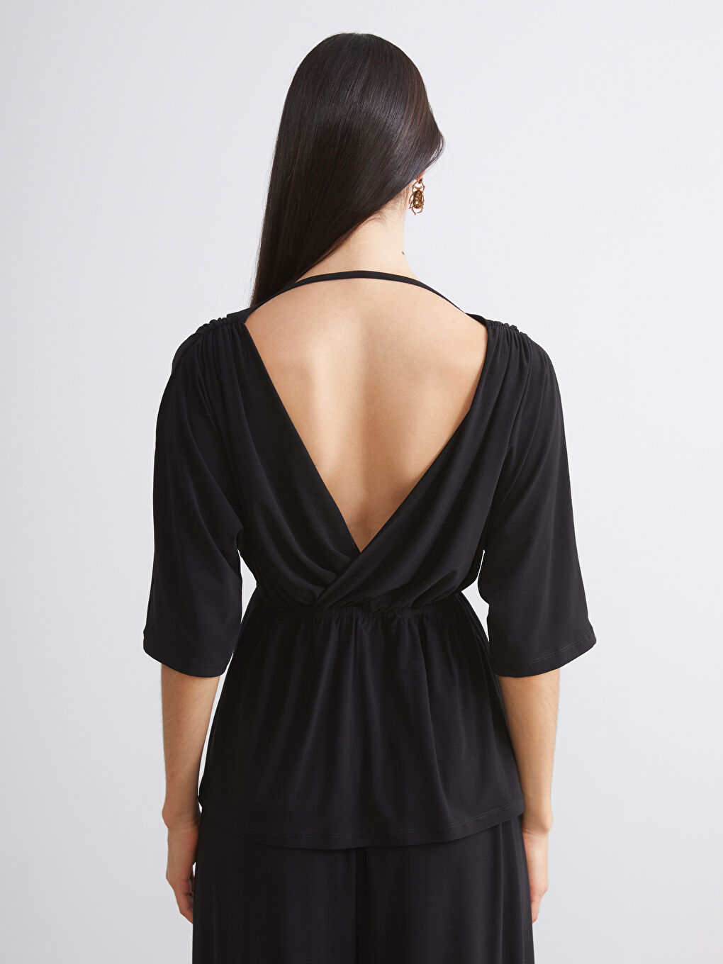 Siyah Kruvaze Yaka Büzgülü Bluz-3