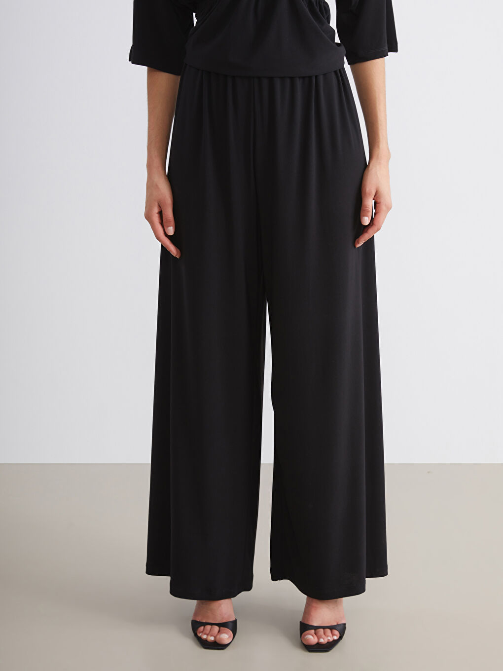 Siyah Beli Lastikli Geniş Paça Kadın Pantolon-1