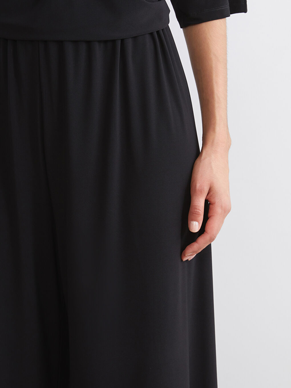 Siyah Beli Lastikli Geniş Paça Kadın Pantolon-2