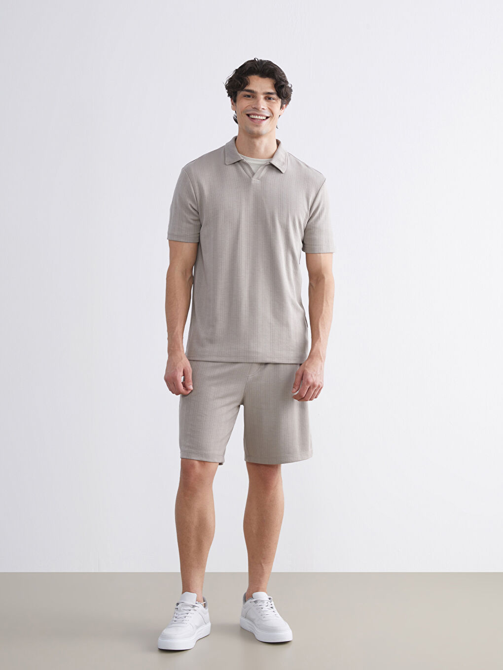 Bej Standart Kalıp Erkek Şort