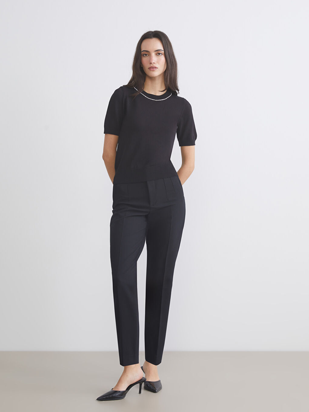 Siyah Bisiklet Yaka Taşlı Kadın Triko Kazak-1