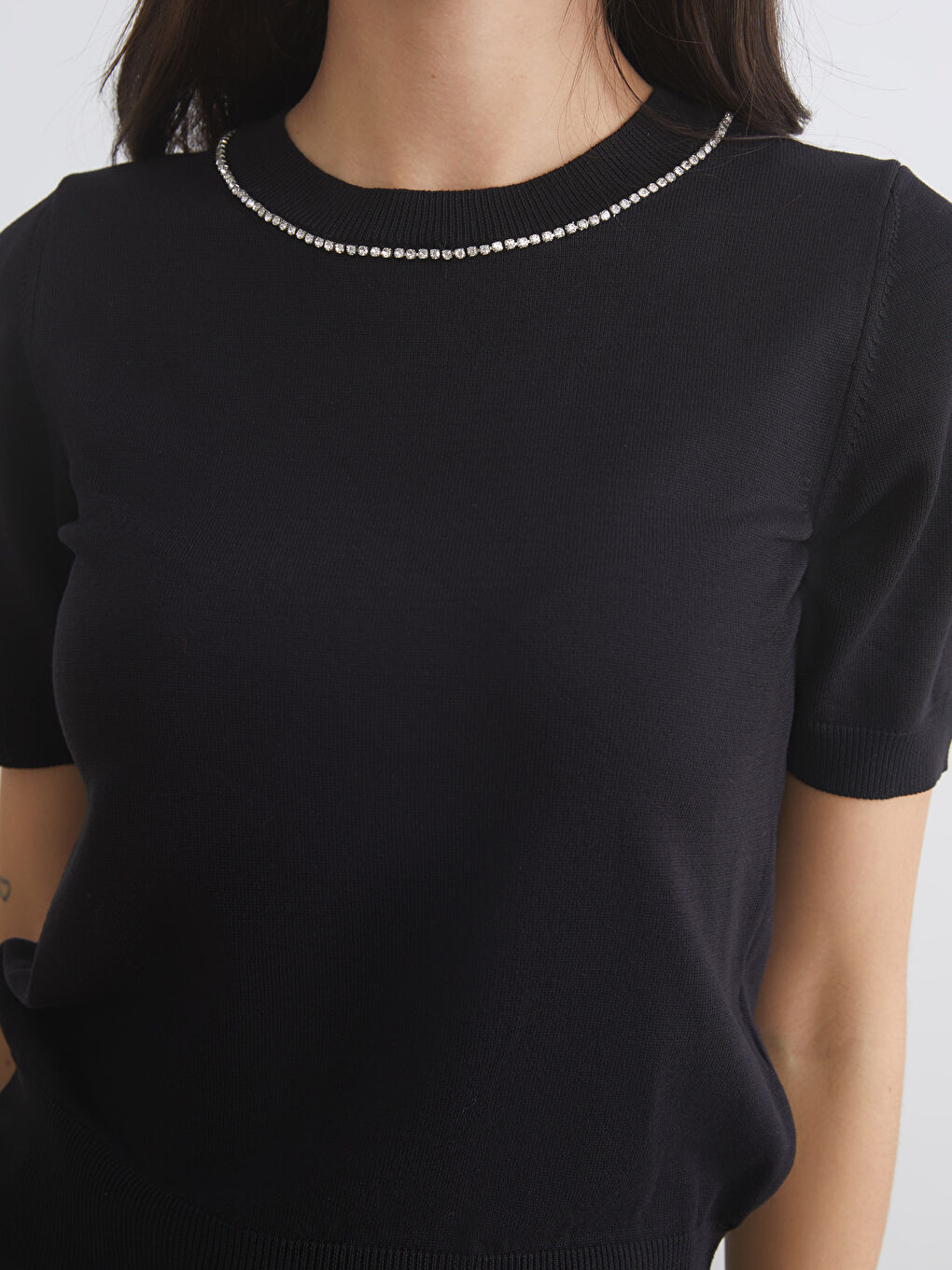 Siyah Bisiklet Yaka Taşlı Kadın Triko Kazak-2