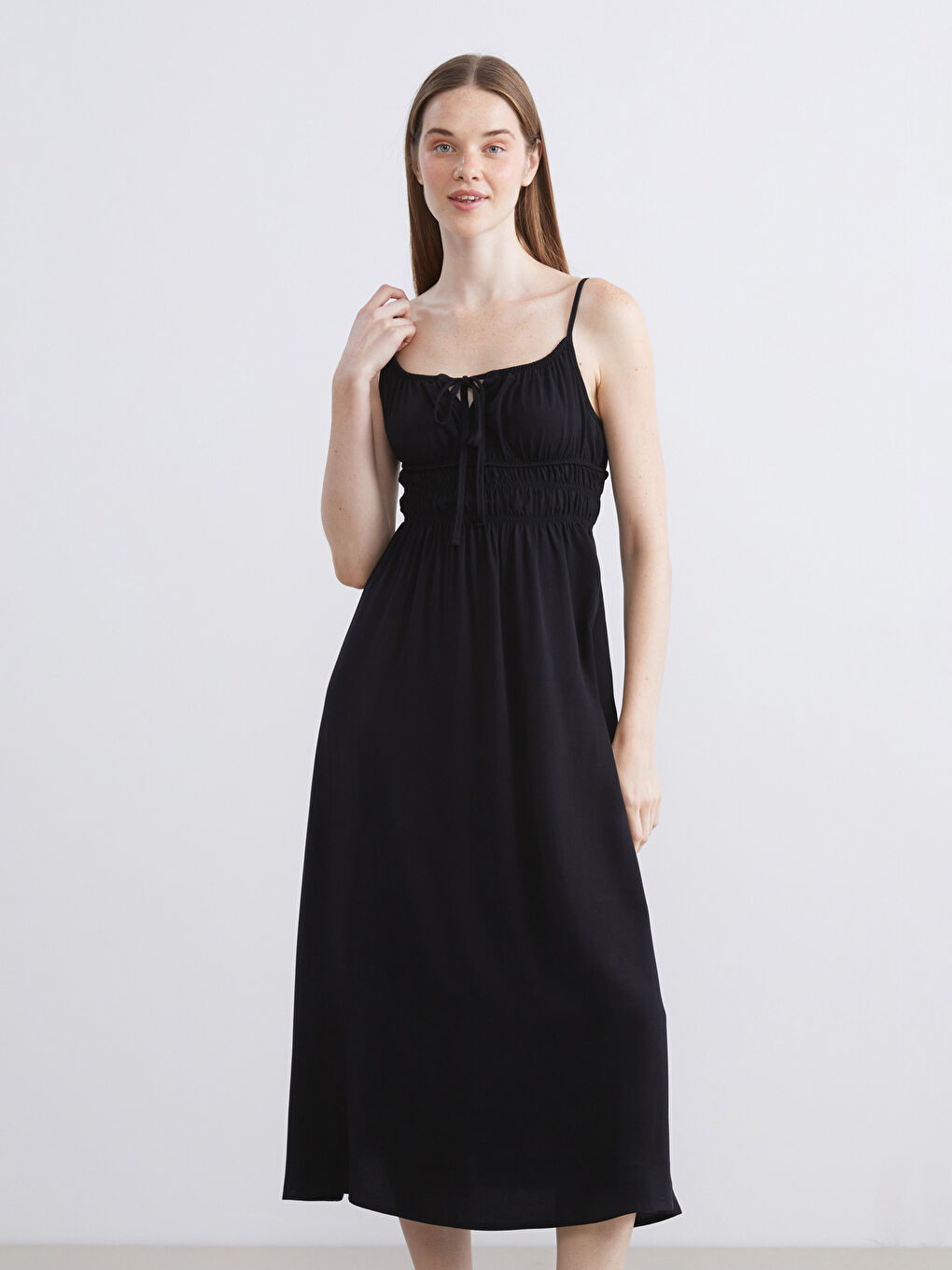 Siyah Bağlamalı Yaka Askılı Belden Oturtmalı Elbise-1