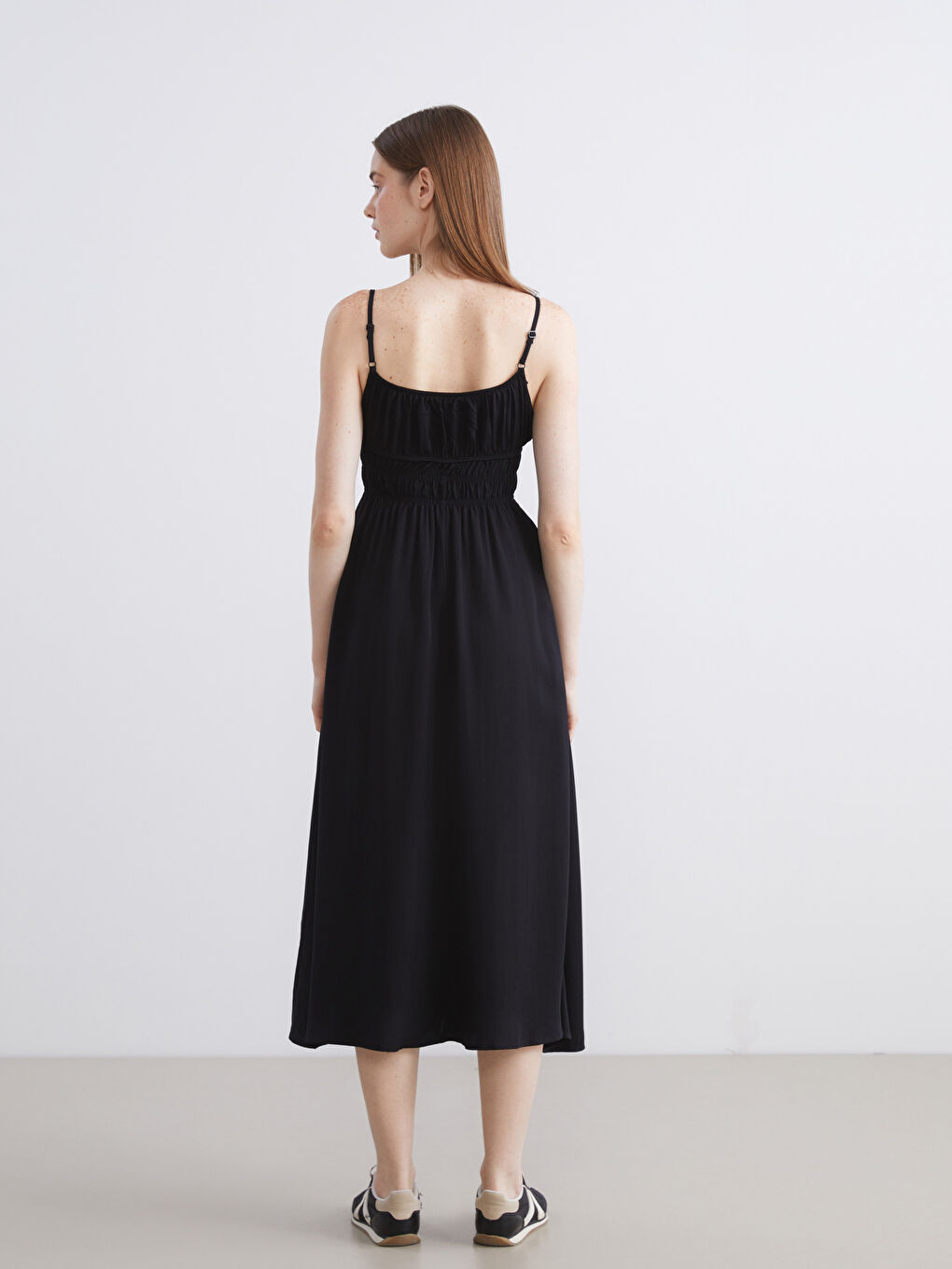 Siyah Bağlamalı Yaka Askılı Belden Oturtmalı Elbise-3