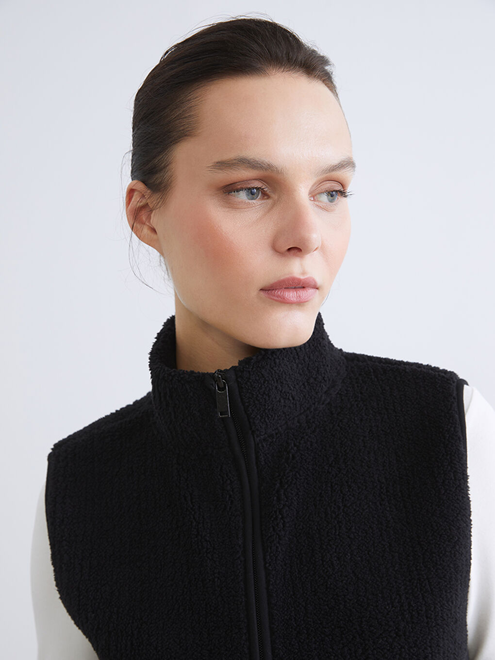 Siyah Dik Yaka Kadın Polar Yelek-2