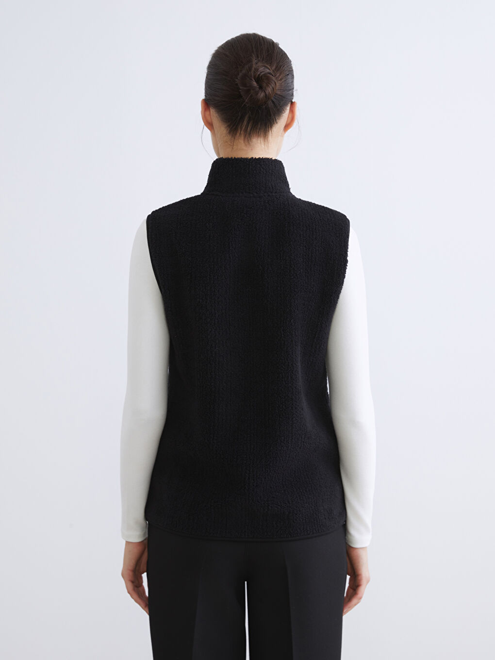 Siyah Dik Yaka Kadın Polar Yelek-3