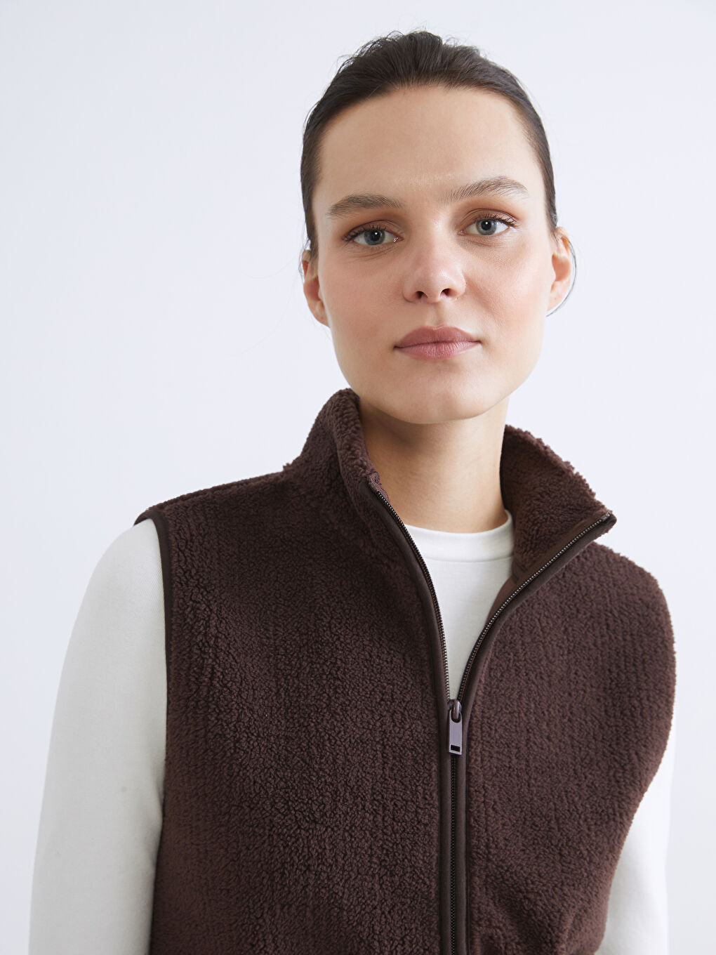 Kahverengi Dik Yaka Kadın Polar Yelek-2