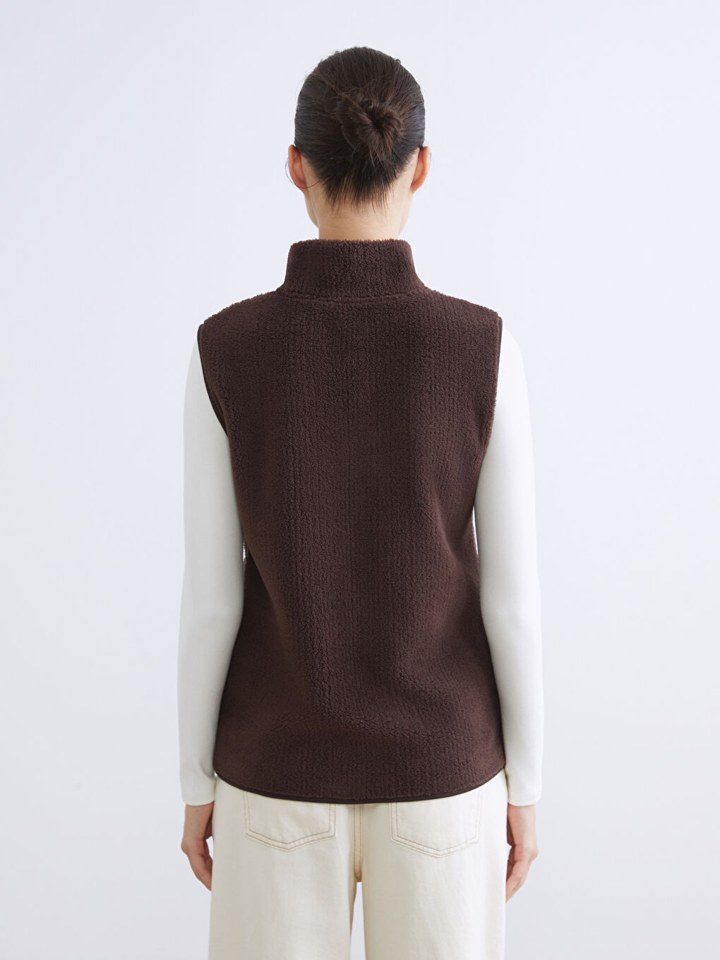 Kahverengi Dik Yaka Kadın Polar Yelek-3
