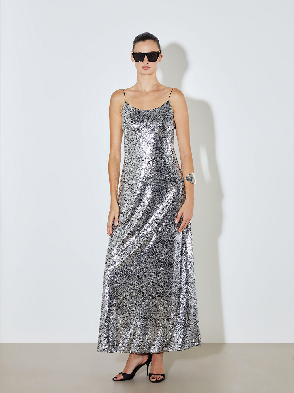 Gri U Yaka İp Askılı Payetli Elbise-1