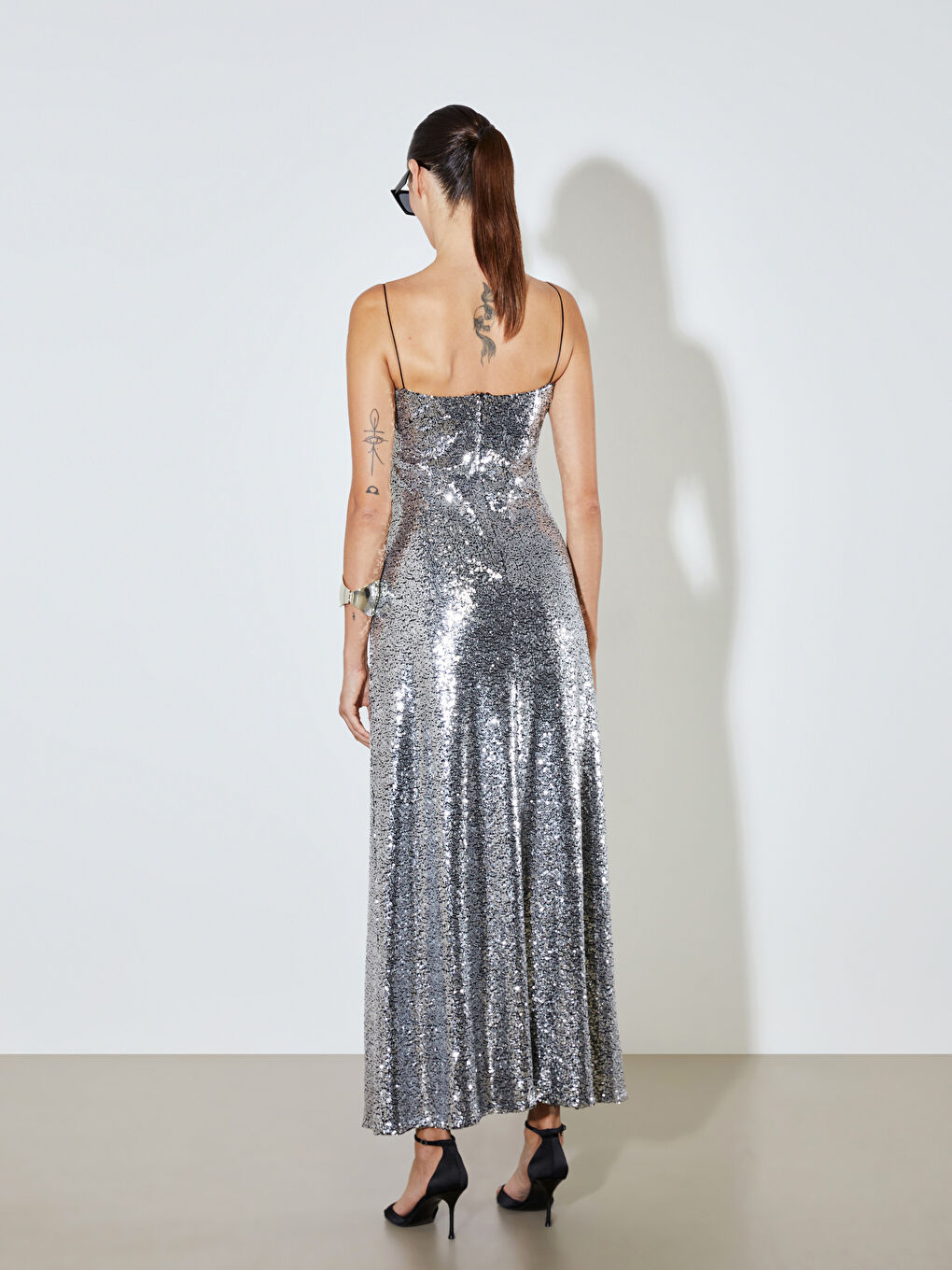 Gri U Yaka İp Askılı Payetli Elbise-4