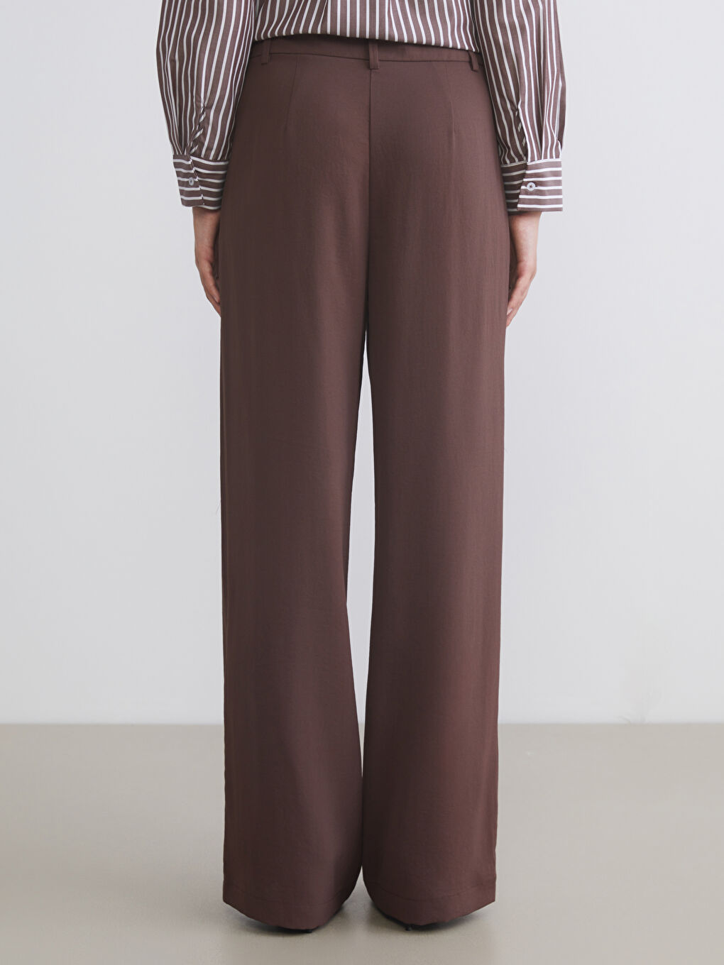 Kahverengi Standart Fit Geniş Paça Kadın Pantolon-3