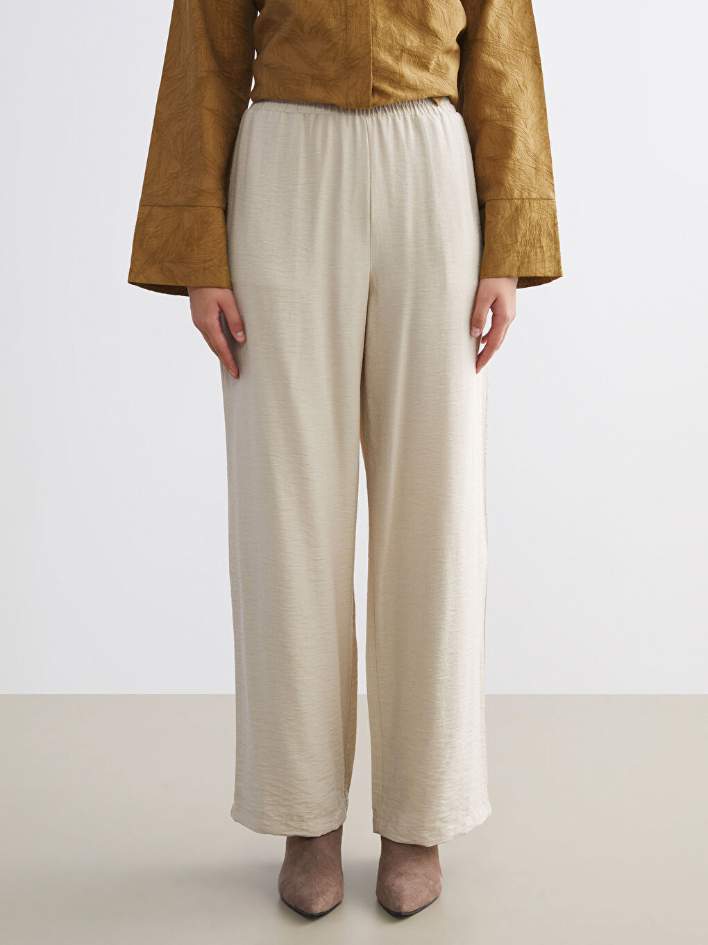 Bej Beli Lastikli Geniş Paça Kadın Pantolon-1