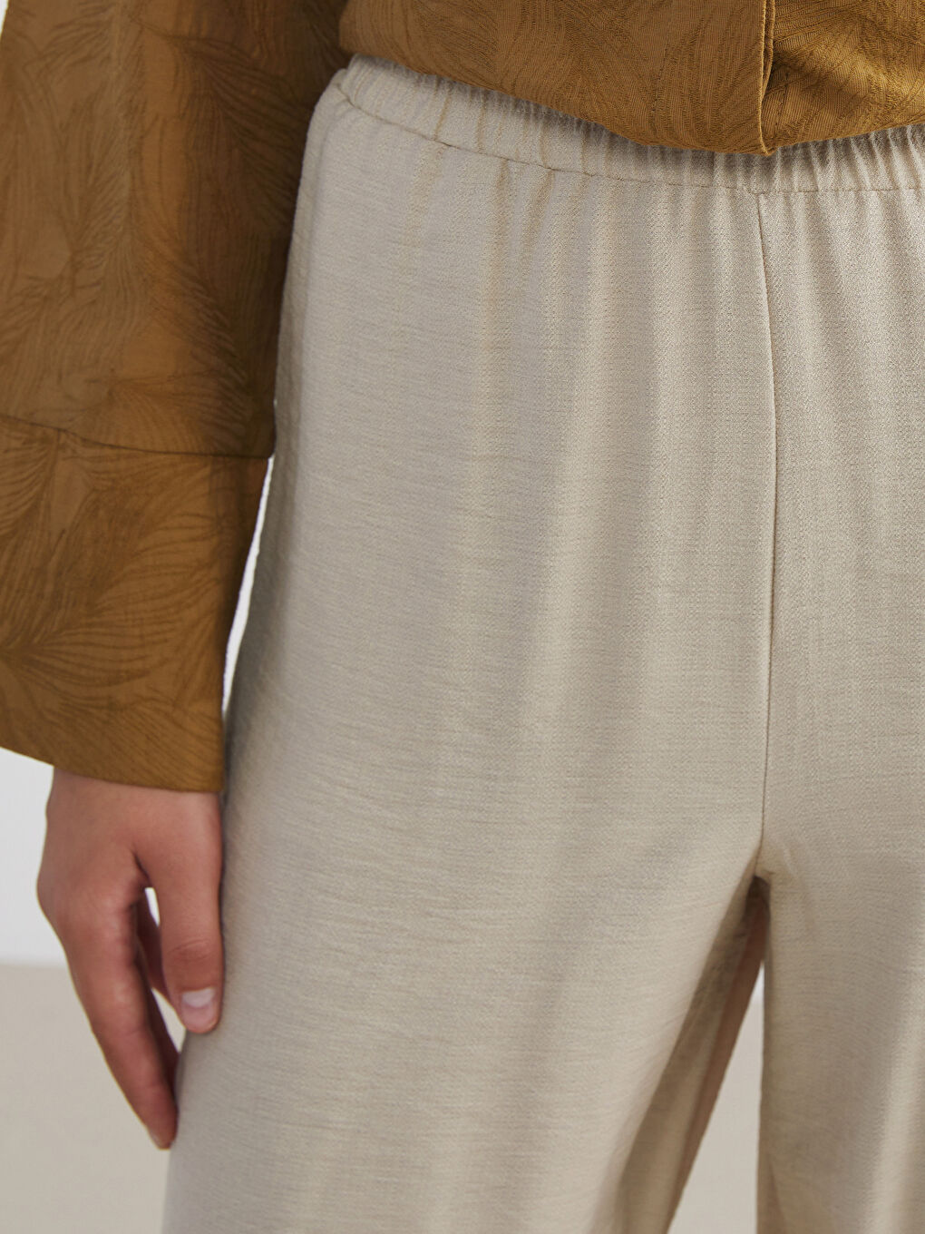 Bej Beli Lastikli Geniş Paça Kadın Pantolon-2