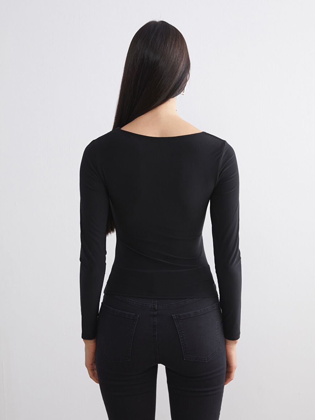 Siyah Asimetrik Yaka Büzgülü Bluz-3