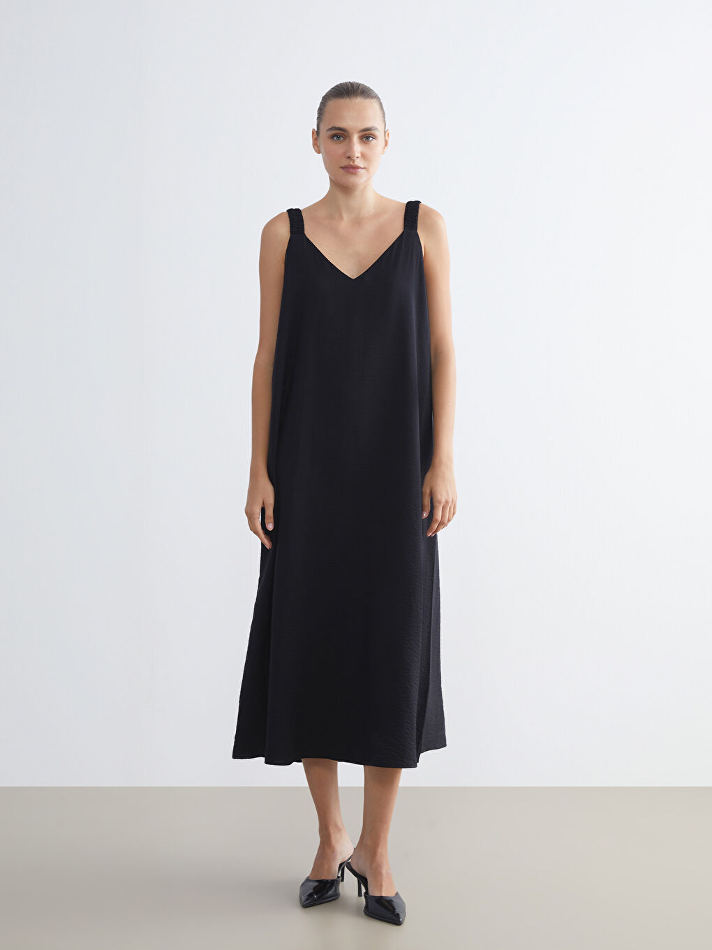 Siyah V Yaka Askılı A Kesim Elbise-1