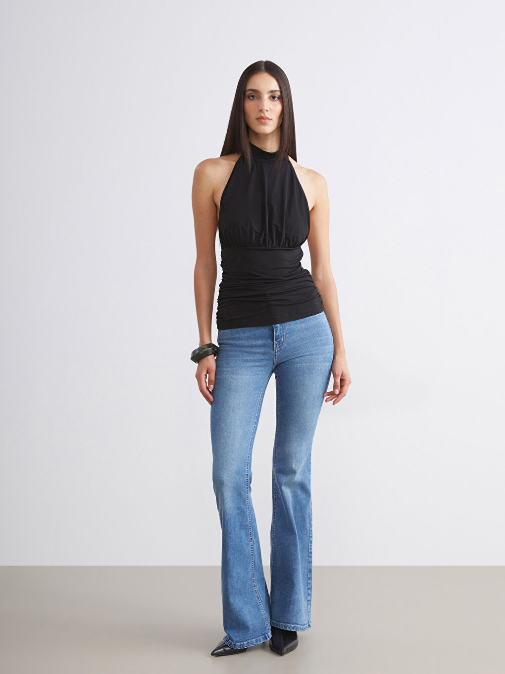 Siyah Halter Yaka Büzgülü Bluz-1