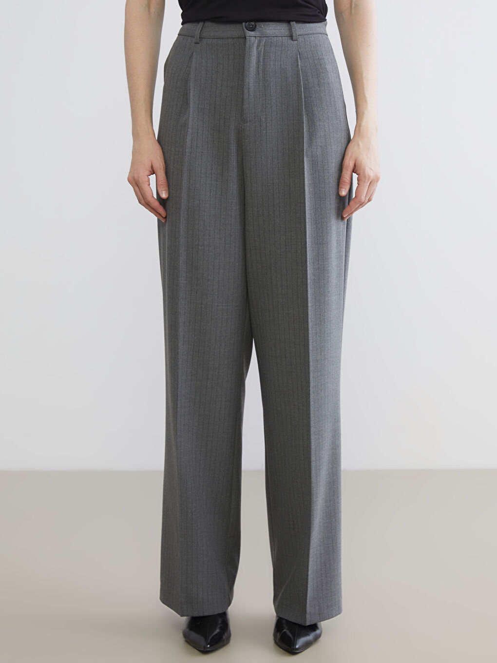 Ženske Plisirane Pantalone Širokog Kroja Na Pruge-4