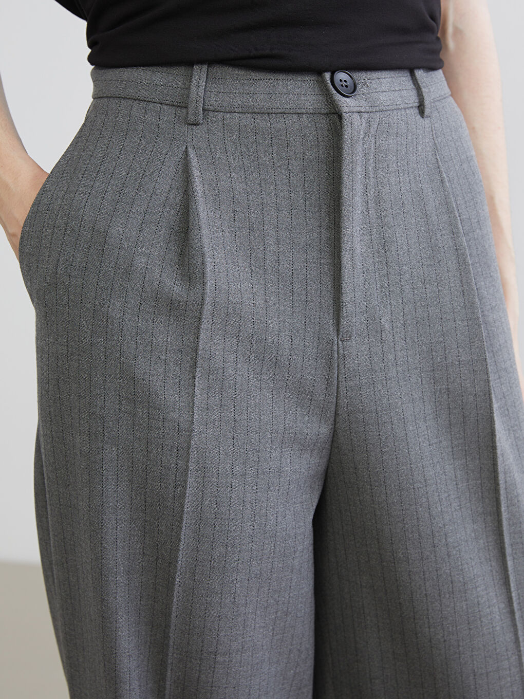 Ženske Plisirane Pantalone Širokog Kroja Na Pruge-6