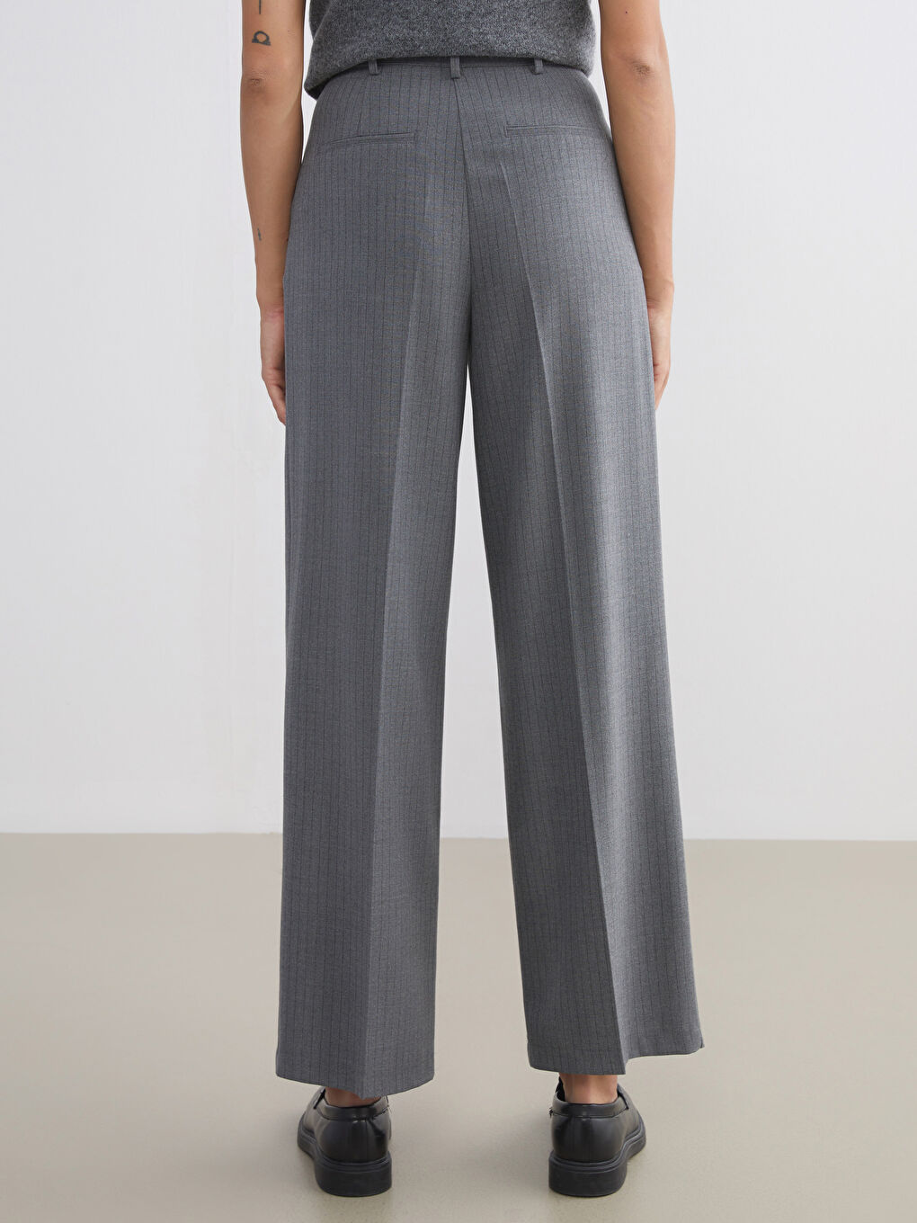 Ženske Plisirane Pantalone Širokog Kroja Na Pruge-7