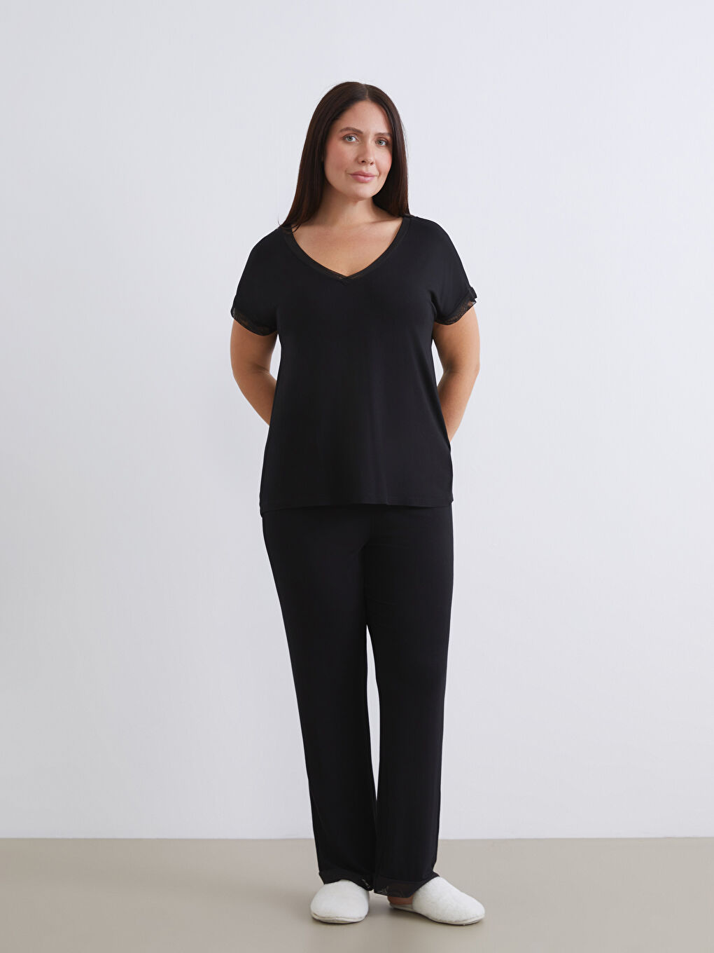 Siyah V Yaka Kadın Pijama Takımı-1