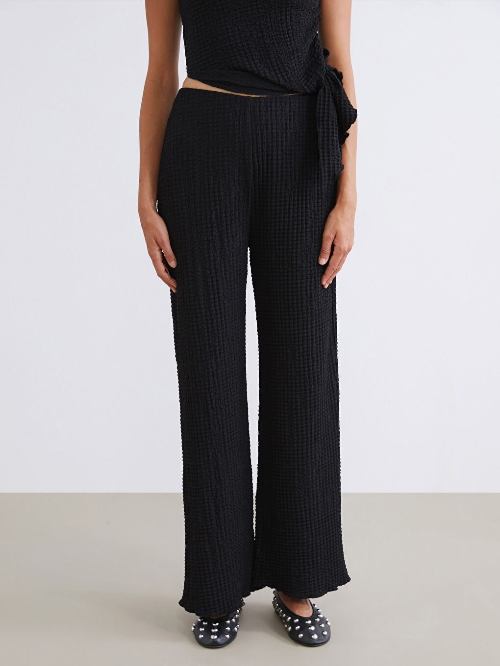 Siyah Beli Lastikli Dokulu Kadın Pantolon-1