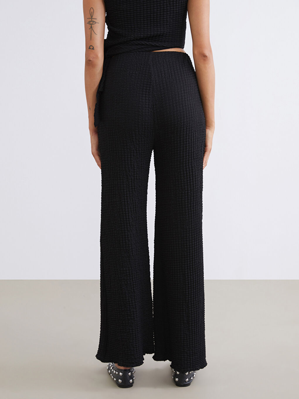 Siyah Beli Lastikli Dokulu Kadın Pantolon-3