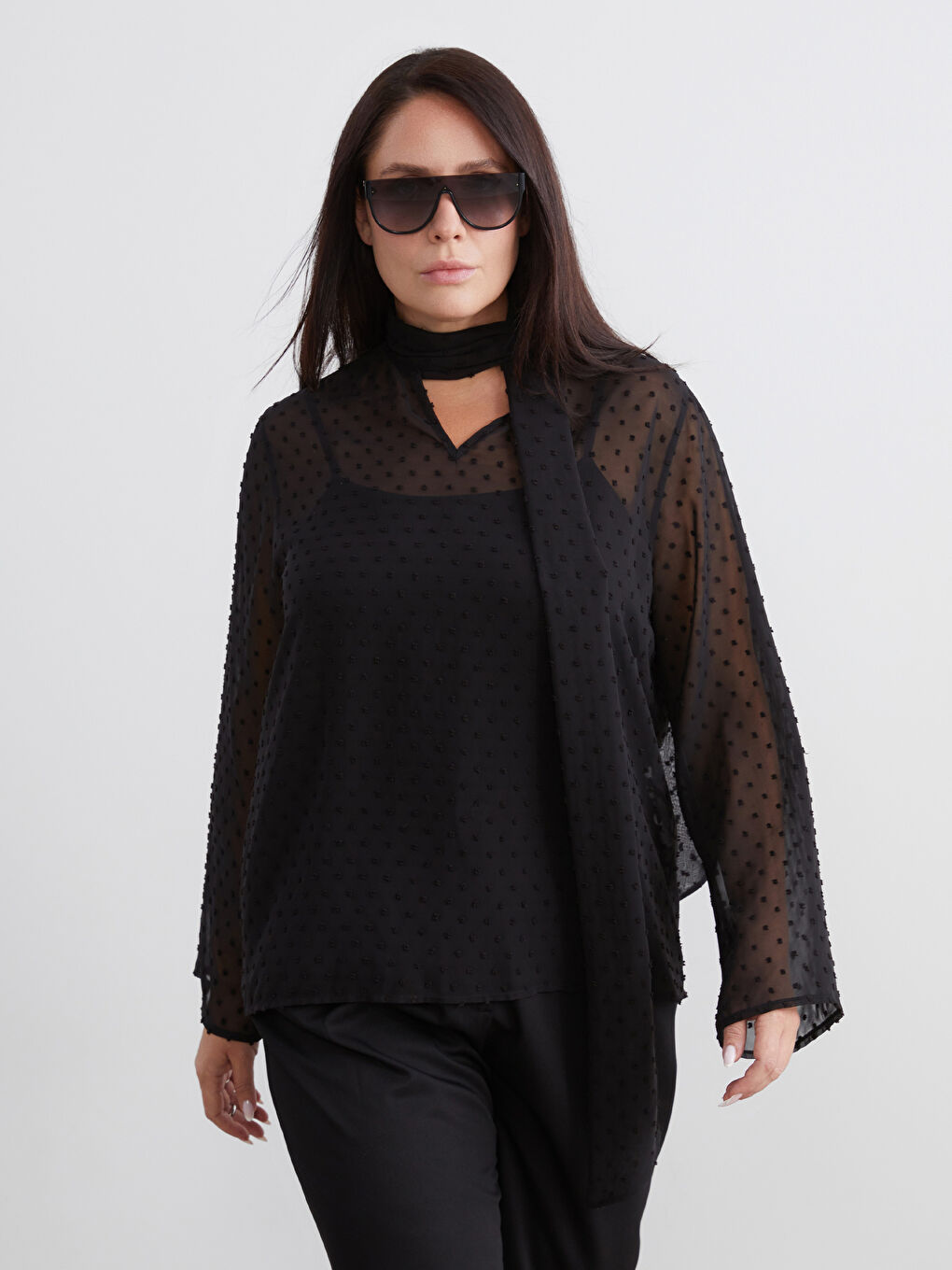 Siyah Şal Yaka Puantiyeli Şifon Bluz ve Atlet