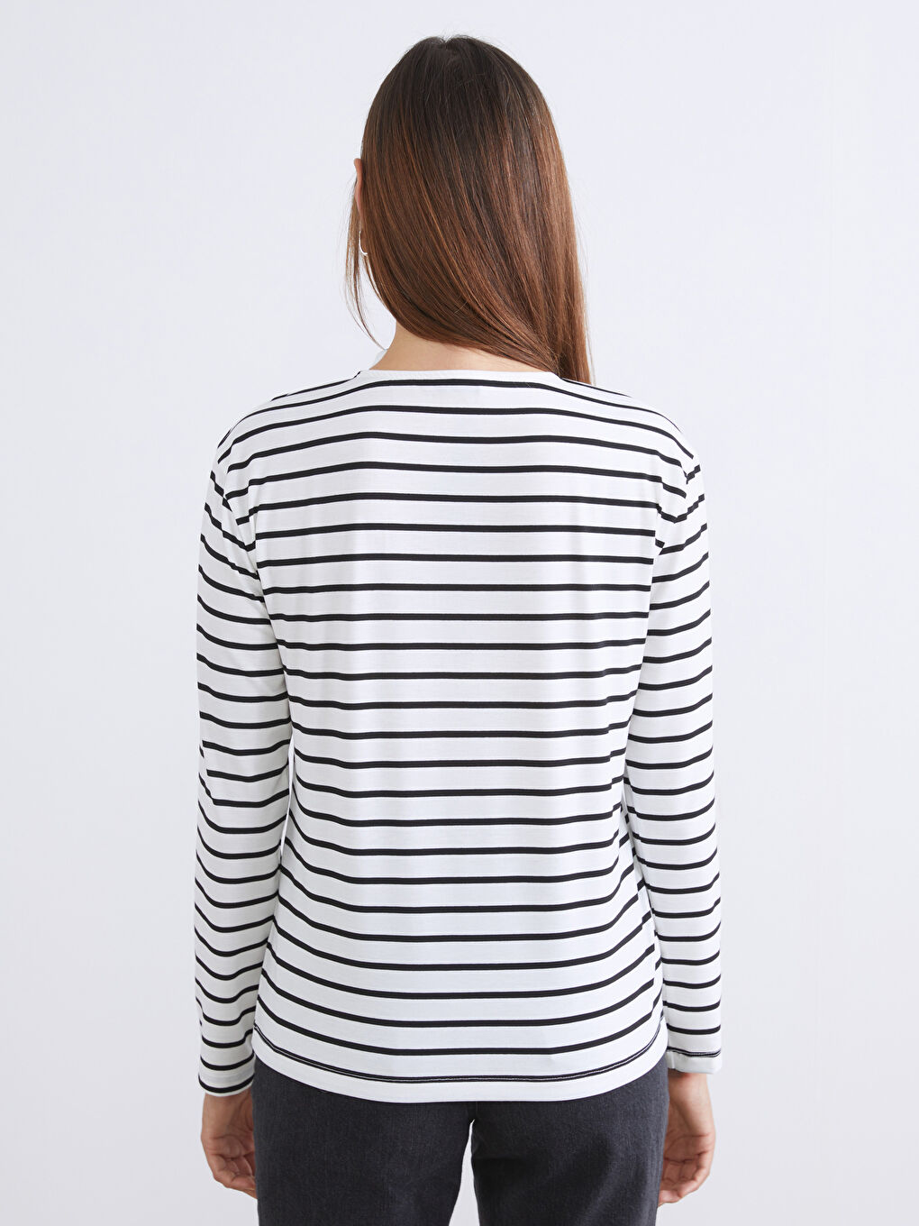 Siyah Dik Yaka Çizgili Kadın Tişört-3