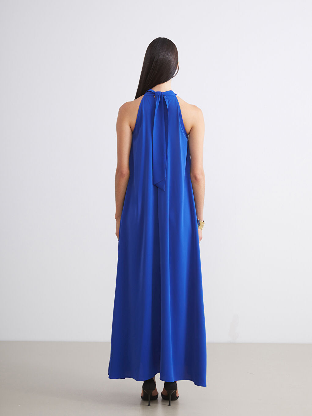 Mavi Halter Yaka Büzgülü Elbise-3
