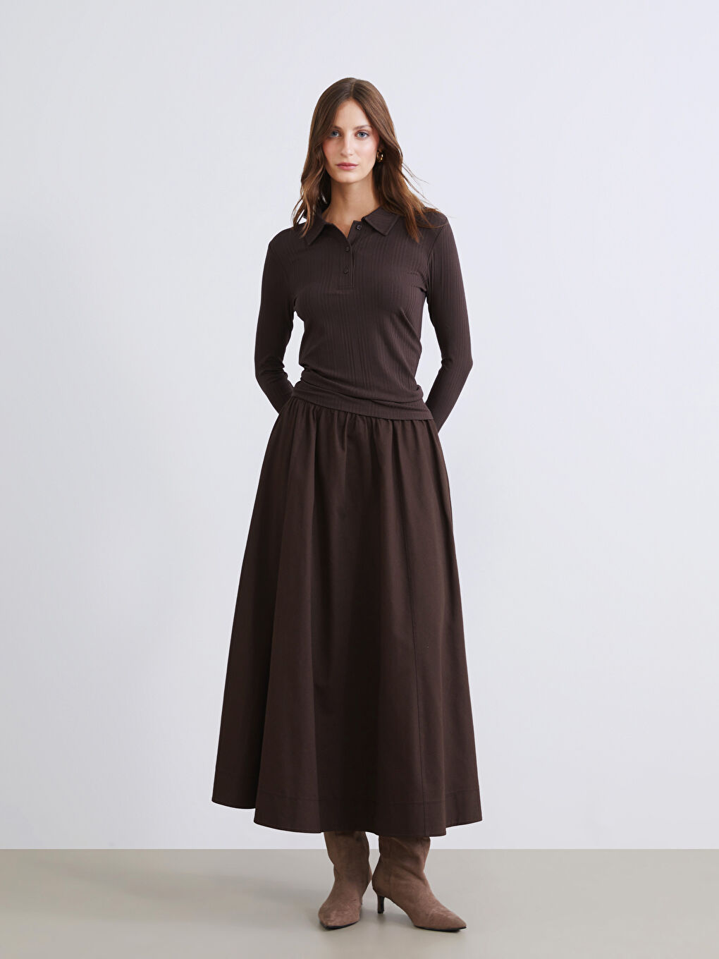 Kahverengi Polo Yaka Fitilli Kadın Tişört-1