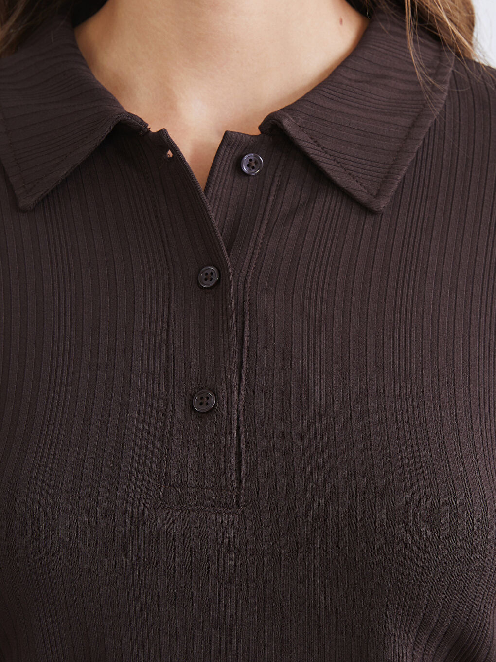 Kahverengi Polo Yaka Fitilli Kadın Tişört-2