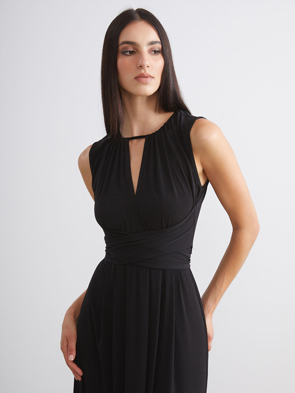 Siyah V Yaka Büzgülü Abiye Elbise