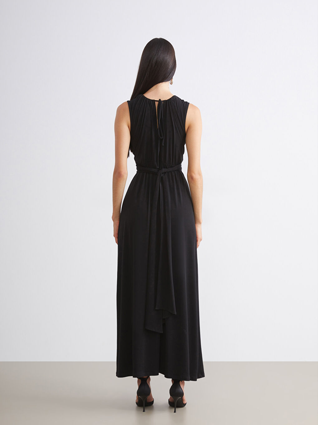 Siyah V Yaka Büzgülü Abiye Elbise-3