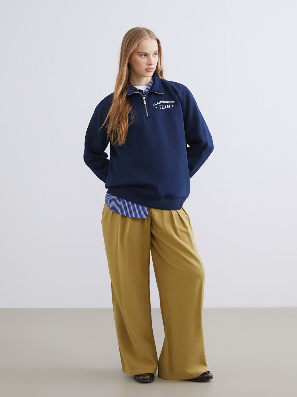 Lacivert Dik Yaka Baskılı Oversize Kadın Kalın Sweatshirt-1