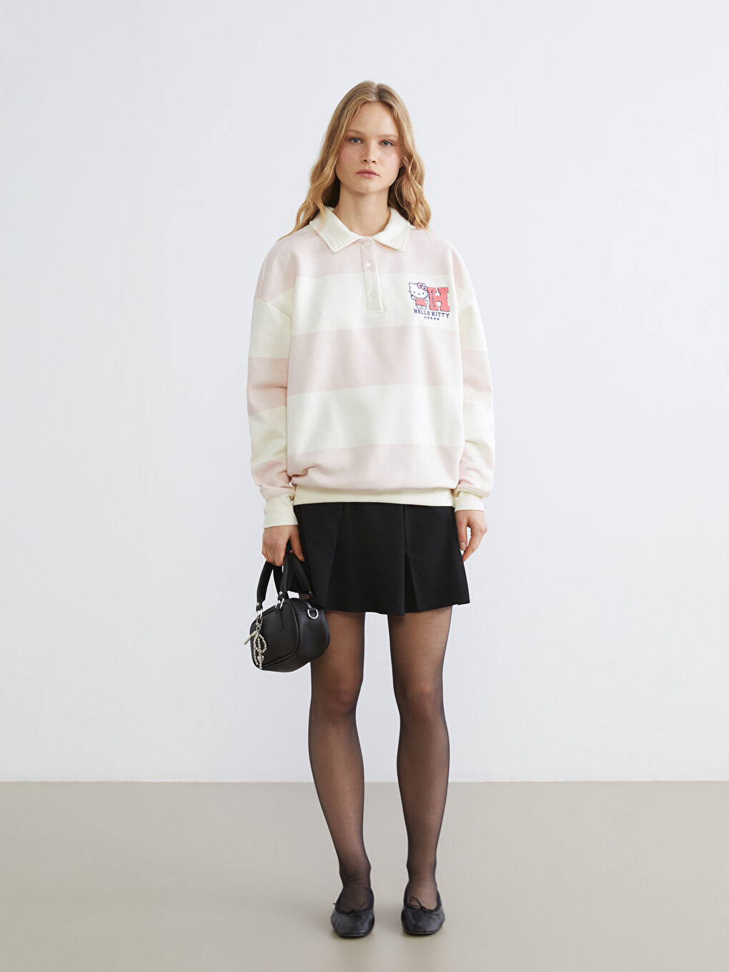 Pembe Polo Yaka Hello Kitty Nakışlı Kadın Kalın Sweatshirt-1