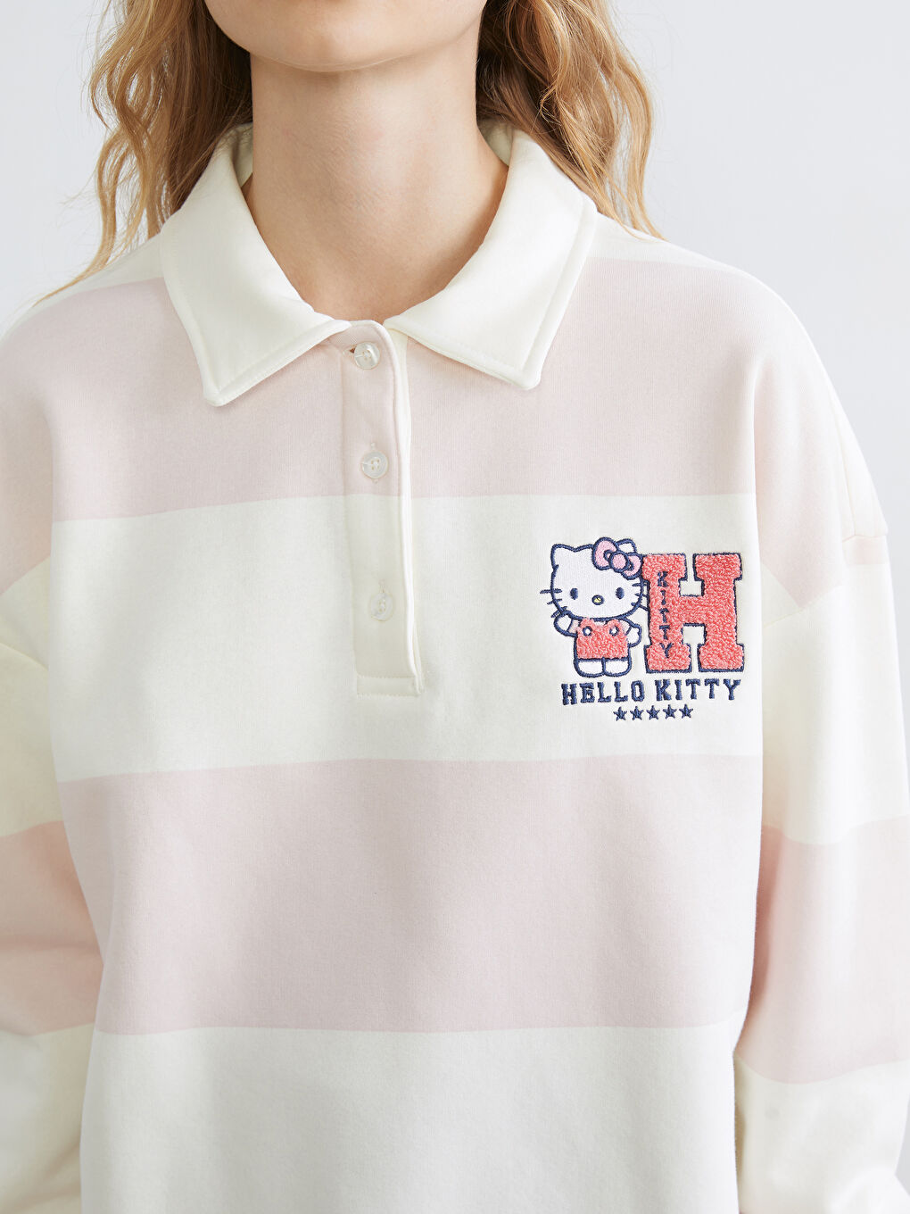 Pembe Polo Yaka Hello Kitty Nakışlı Kadın Kalın Sweatshirt-2